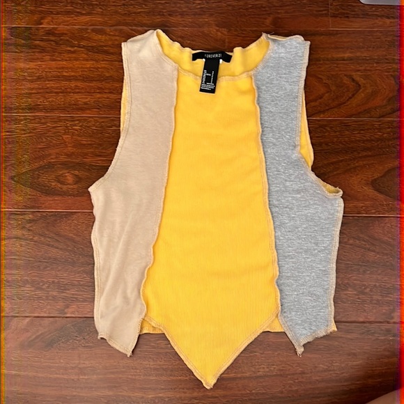 crop top in perfectly new condition! - Picture 1 of 3